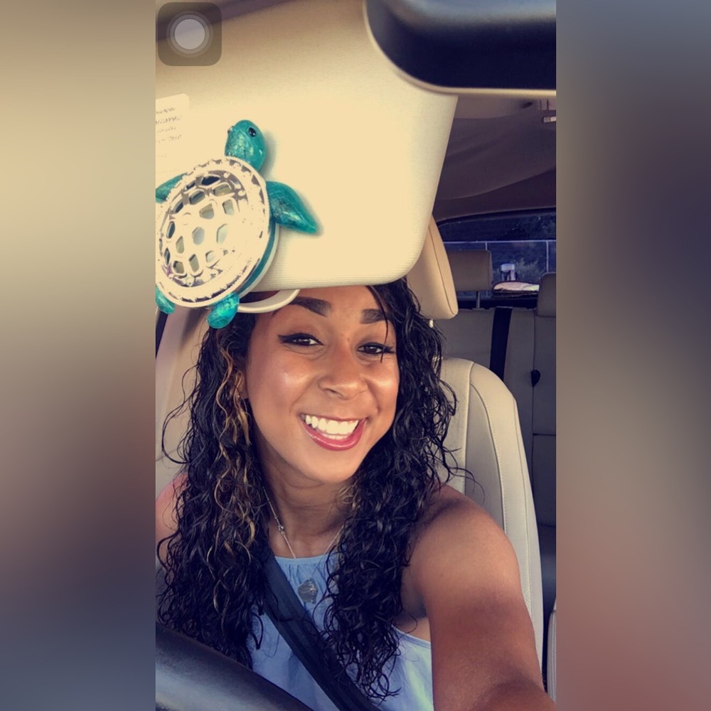 Meet your Posher, Alexis